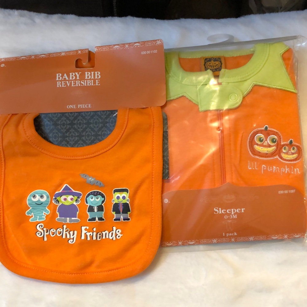 BABY LIL PUMPKIN SLEEPER 0-3 mo/reversible baby bib